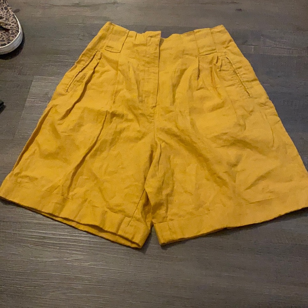 High waisted Bermuda shorts